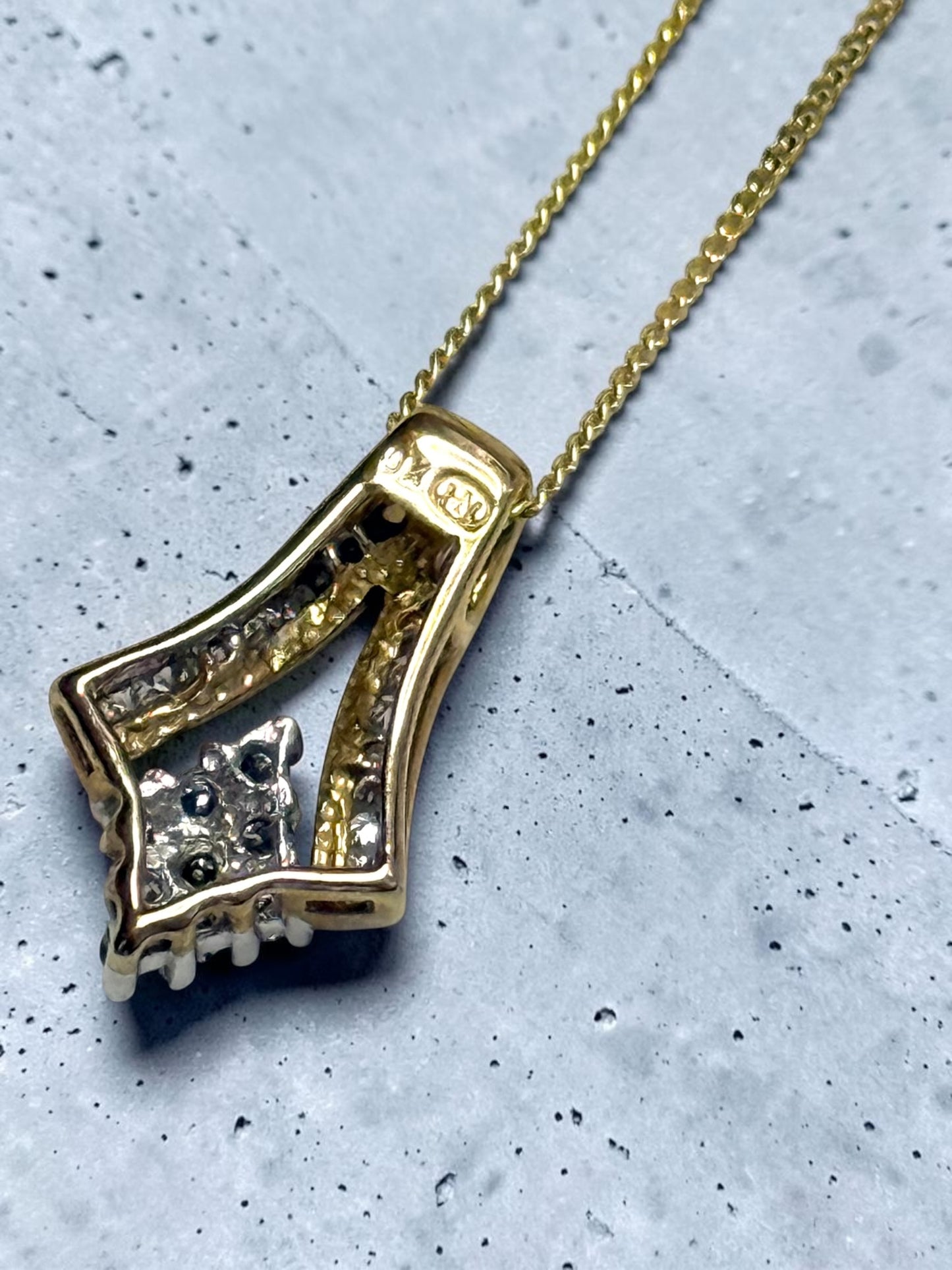 Very Sparkly 0.37ct Diamond 9k Pendant & 18" Chain
