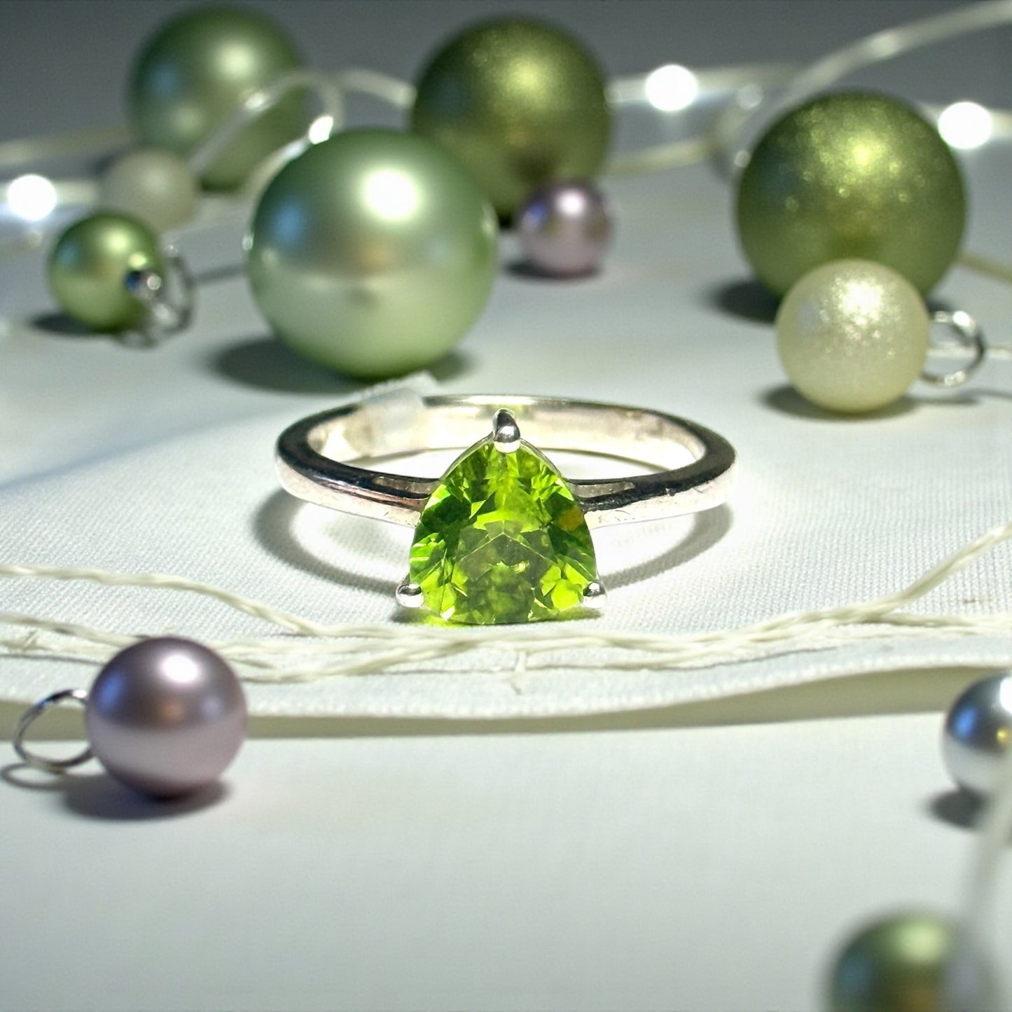 New Peridot Trillion 1.75ct Silver Ring Size N 1/2 CSC