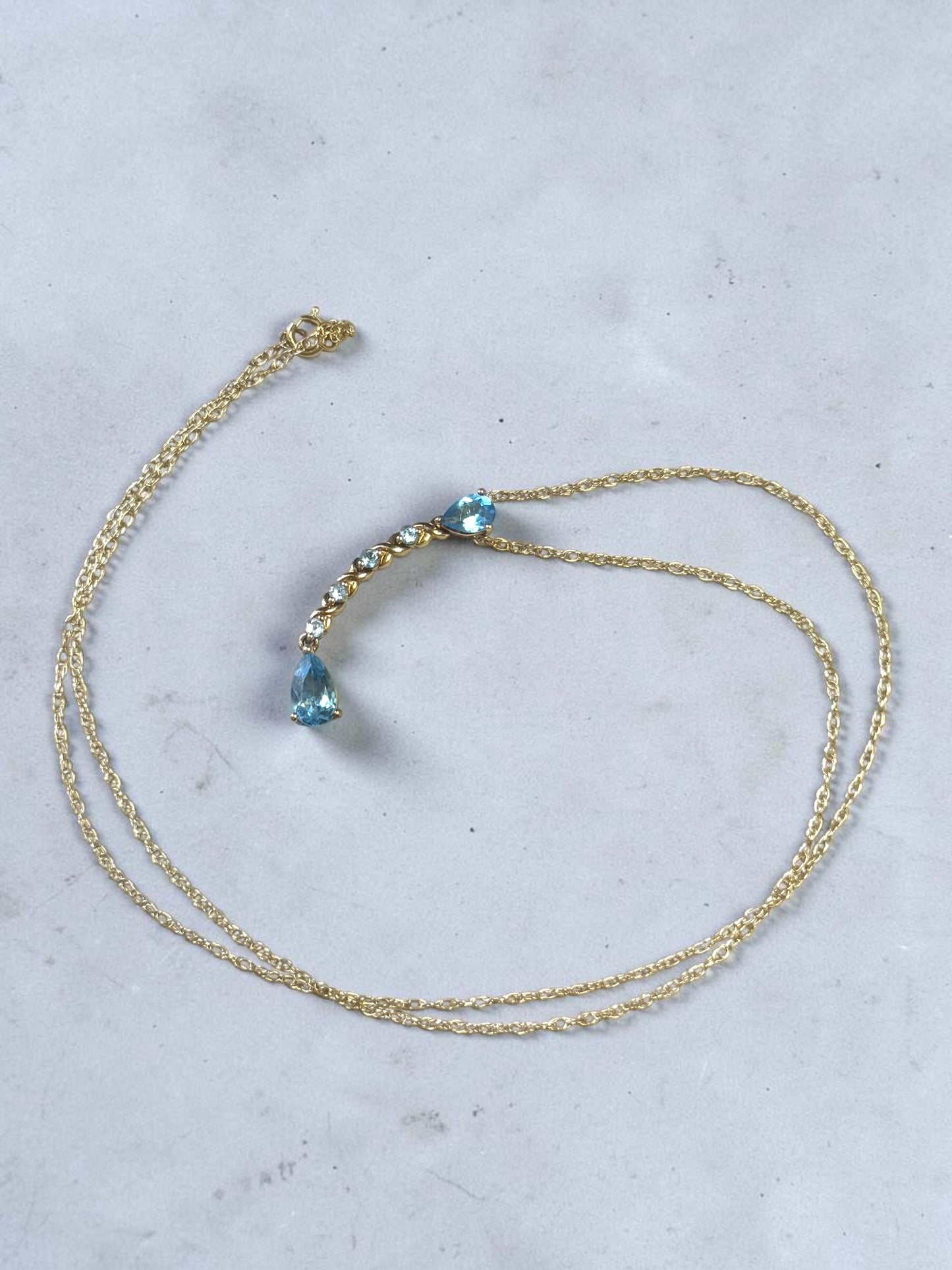 Stunning 9k Gold Topaz Articulate Drop Pendant & 18" Chain
