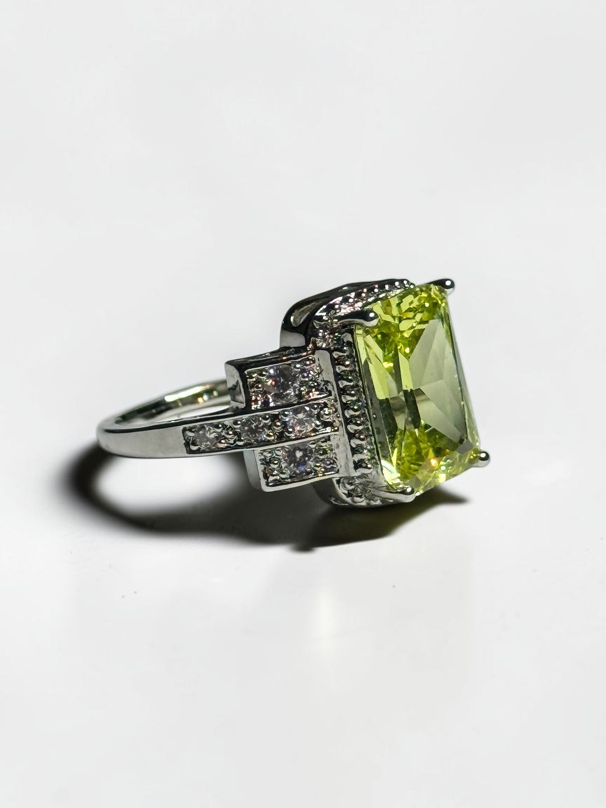 Amazing 4ct Peridot & CZ Statement 925 Silver Ring Size U