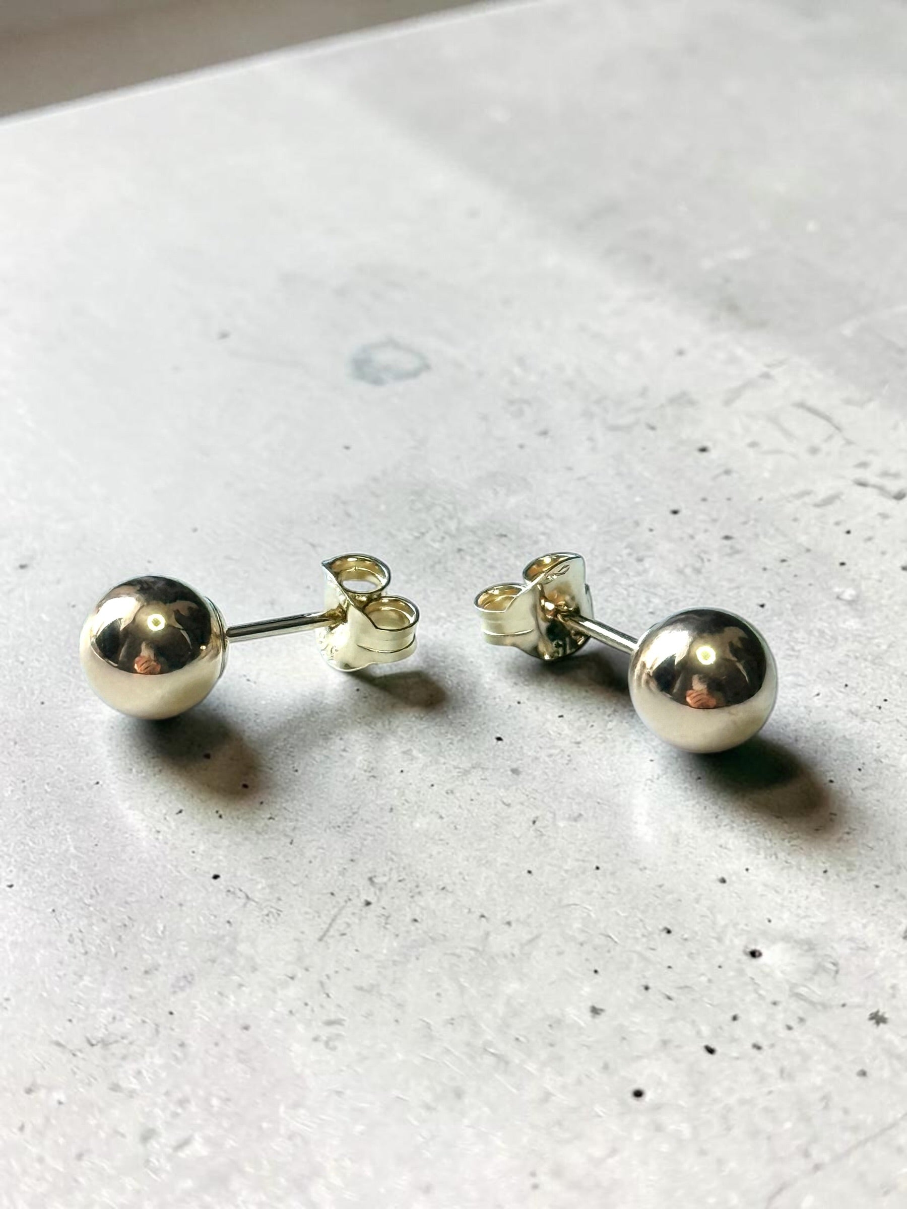 Solid 9ct Gold Ball Studs 6mm