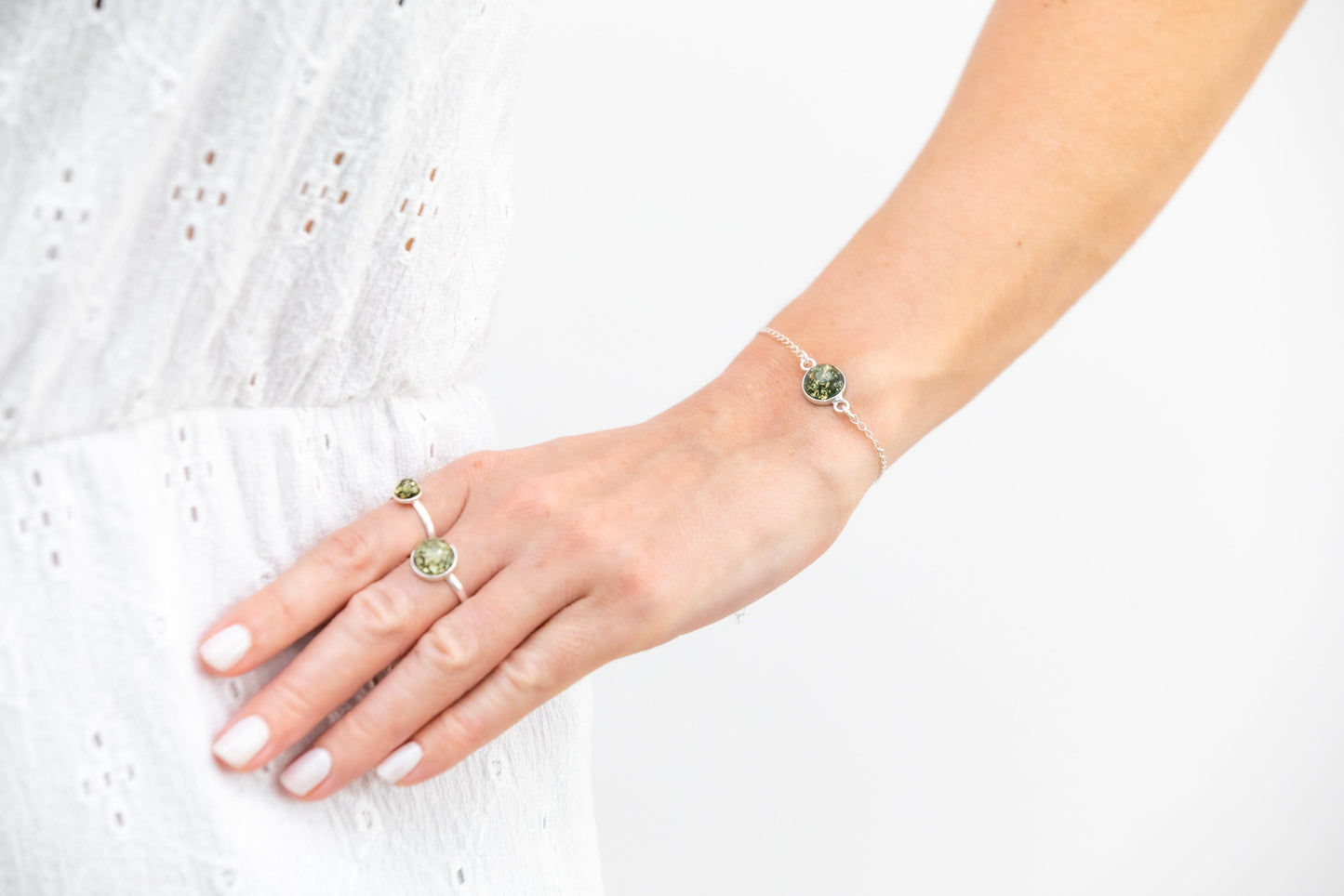 ESSENTIALS Green Amber Link Chain Bracelet