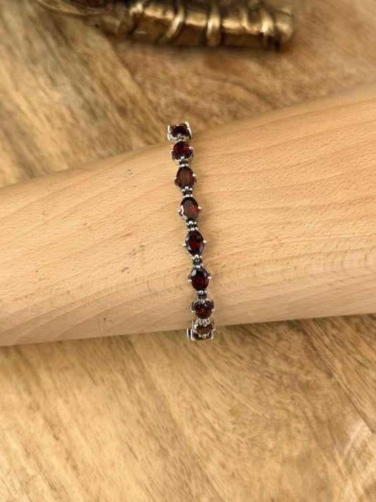 Stunning 925 Silver 13ct Garnet Bracelet Size 7"