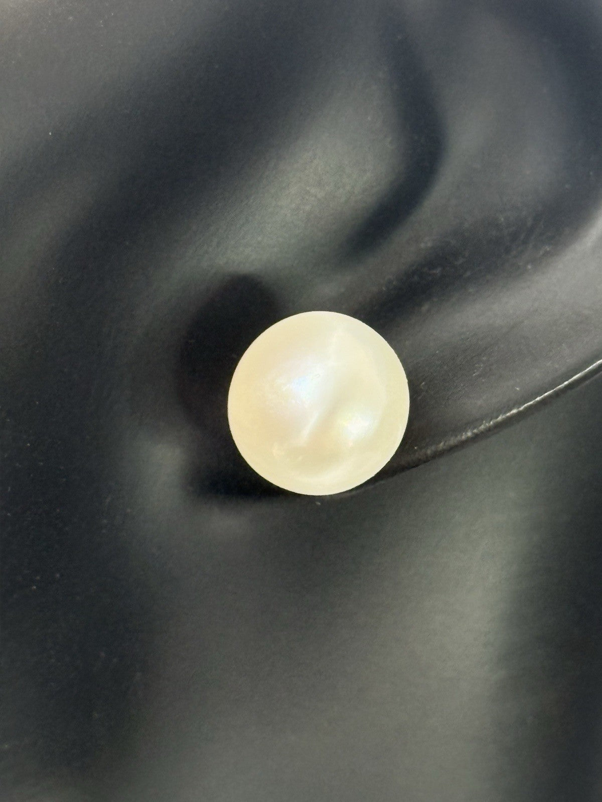 Lustrous 9ct Gold Pearl Earrings