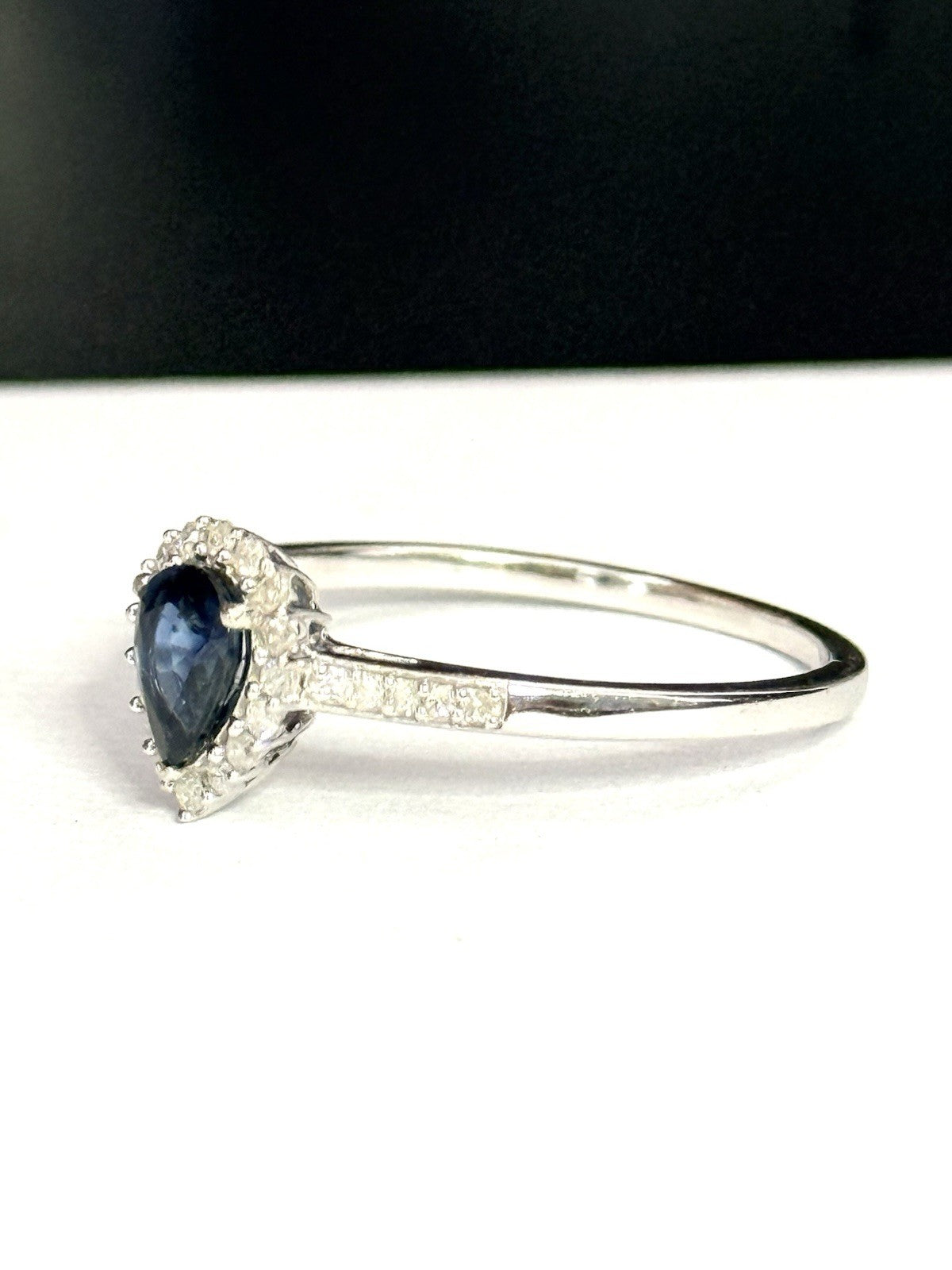 Stunning Sapphire & Diamond Halo White Gold Ring